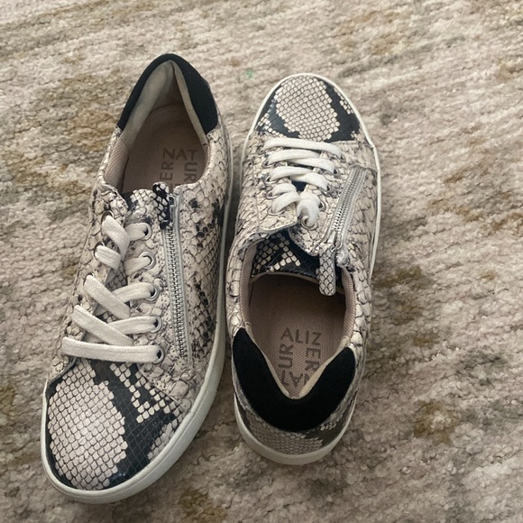 Naturalizer snake skin sneakers! - Picture 4 of 5